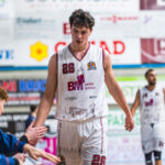 Scuola Basket Arezzo e Centro Tecnico BM ancora insieme: rinnovata la partnership per la stagione 2026/2027 maglia-bm-sito